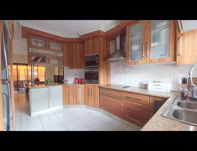 4 BEDROOM HOUSE TO LET IN MANDELA VIEW